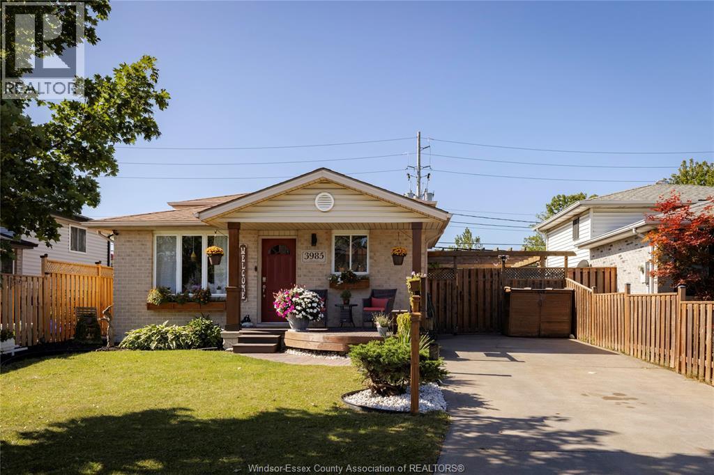 3-bedroom Single Family at 3985 Acorn Crescent, Windsor — photograph 3