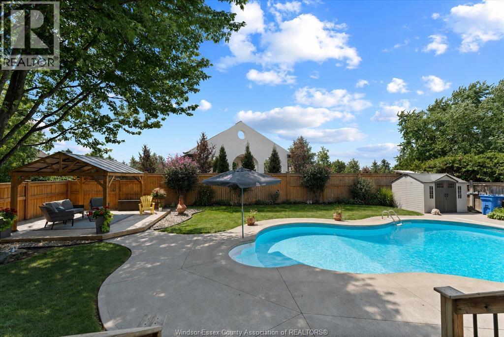 5-bedroom Single Family at 127 Wintermute Avenue, Lakeshore — primary photograph