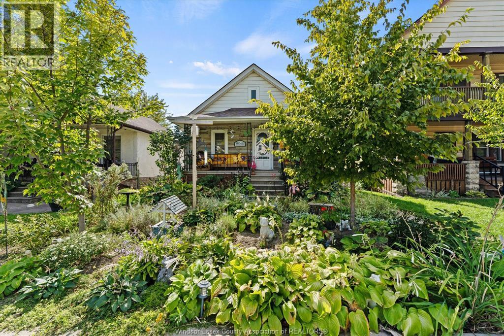 3-bedroom Single Family at 1535 Moy Avenue, Windsor — photograph 3