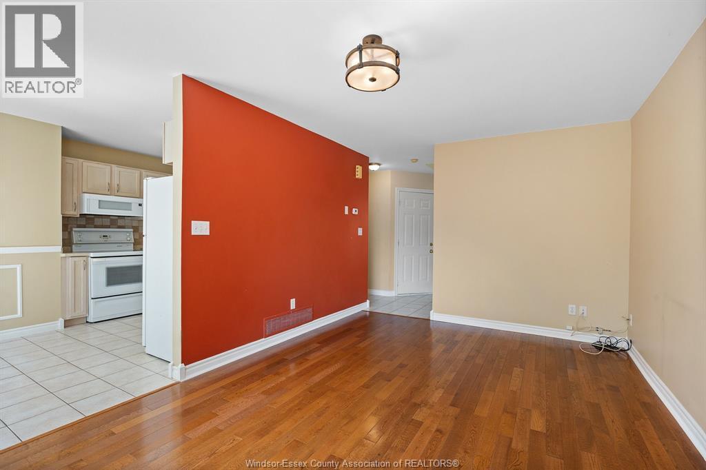 3-bedroom Single Family at 1015 King Charles, Lakeshore — photograph 3