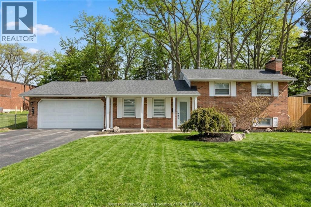3-bedroom Single Family at 945 Laurier, LaSalle — primary photograph