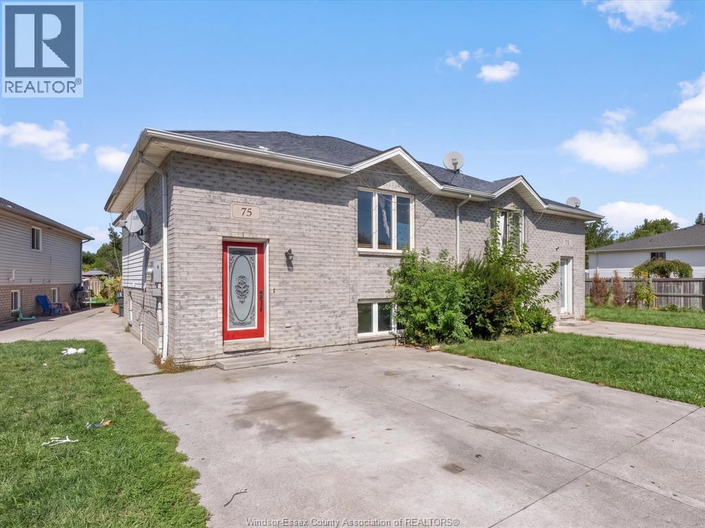 6-bedroom Single Family at 75 Sutton, Leamington — primary photograph