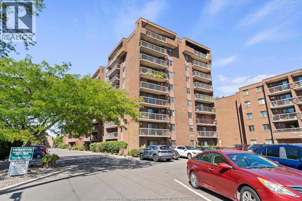 1-bedroom Single Family at 3936 Wyandotte Street #509, Windsor — photograph 3