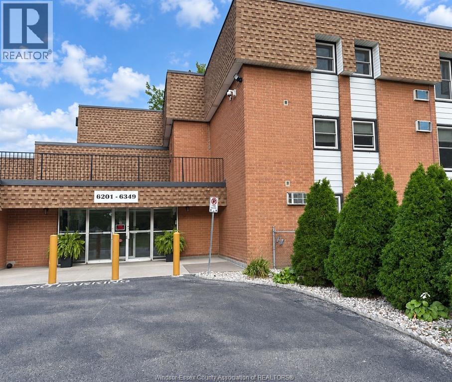 2-bedroom Single Family at 6263 Thornberry Crescent, Windsor — primary photograph