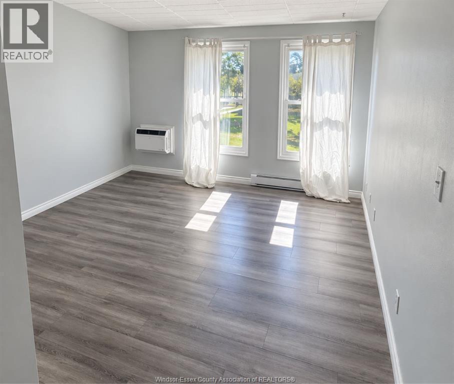 2-bedroom Single Family at 6263 Thornberry Crescent, Windsor — photograph 2