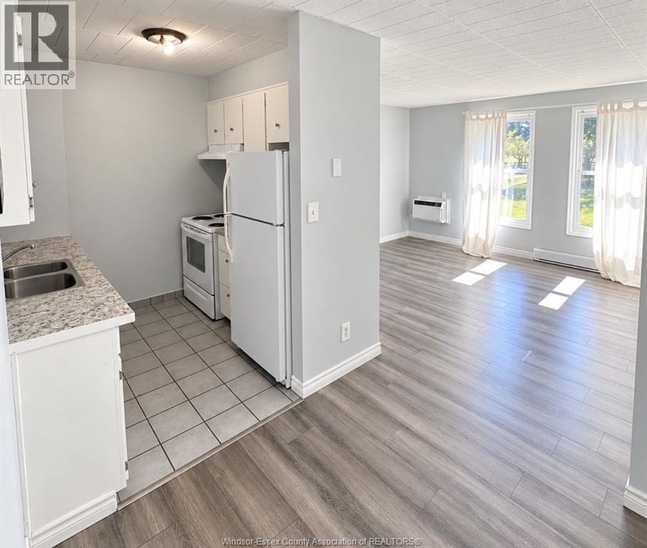 2-bedroom Single Family at 6263 Thornberry Crescent, Windsor — photograph 3
