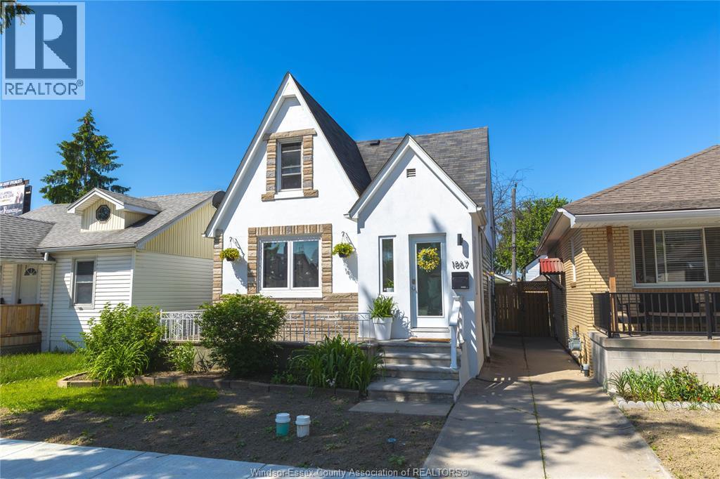 4-bedroom Single Family at 1867 St. Luke, Windsor — primary photograph