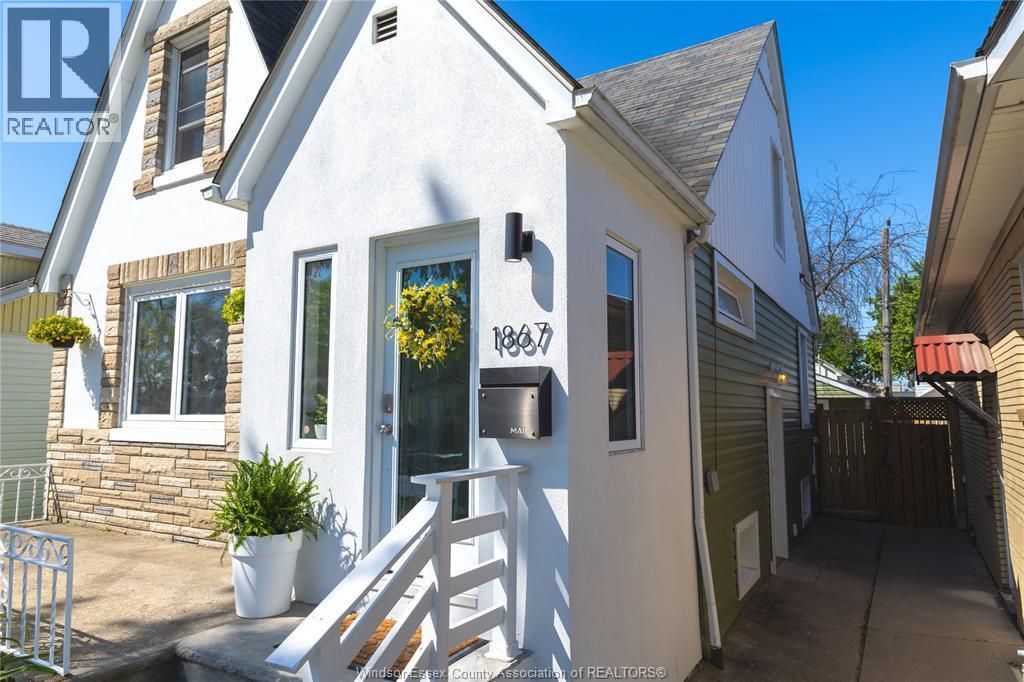 4-bedroom Single Family at 1867 St. Luke, Windsor — photograph 2