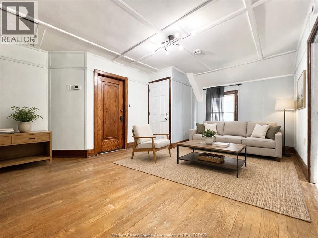 3-bedroom Single Family at 427 Cameron #UPPER, Windsor — photograph 3