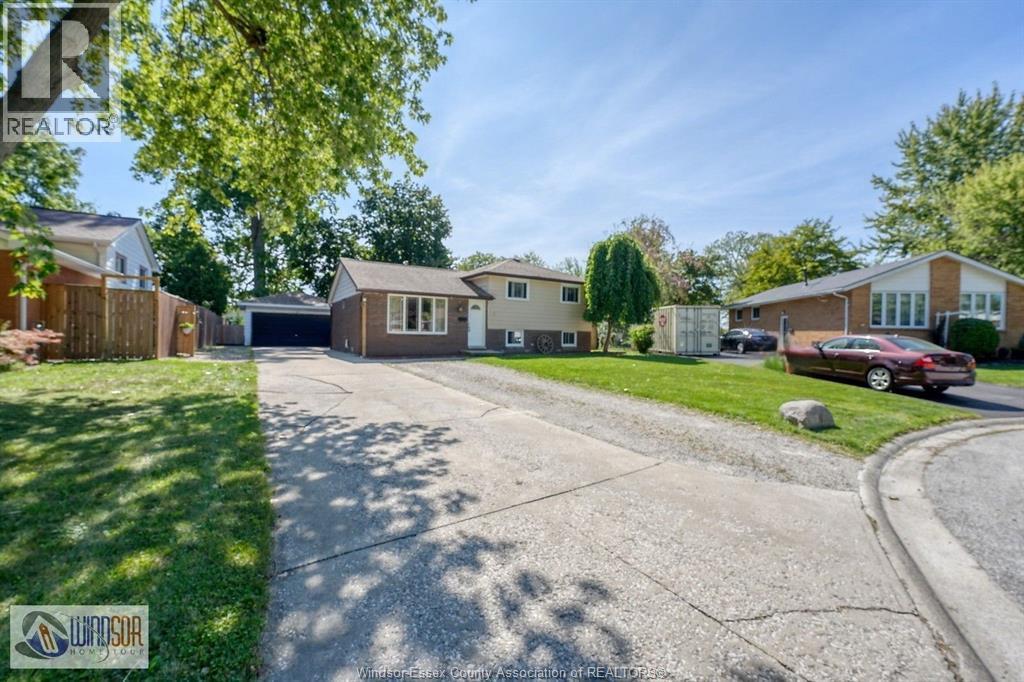 3-bedroom Single Family at 243 Hawthorn, Amherstburg — photograph 2