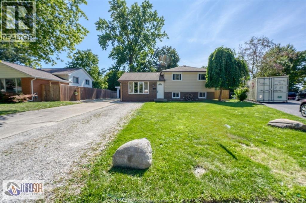 3-bedroom Single Family at 243 Hawthorn, Amherstburg — photograph 3