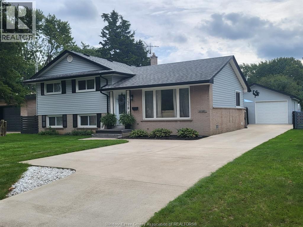 3-bedroom Single Family at 1570 Stratford Court, Windsor — photograph 2