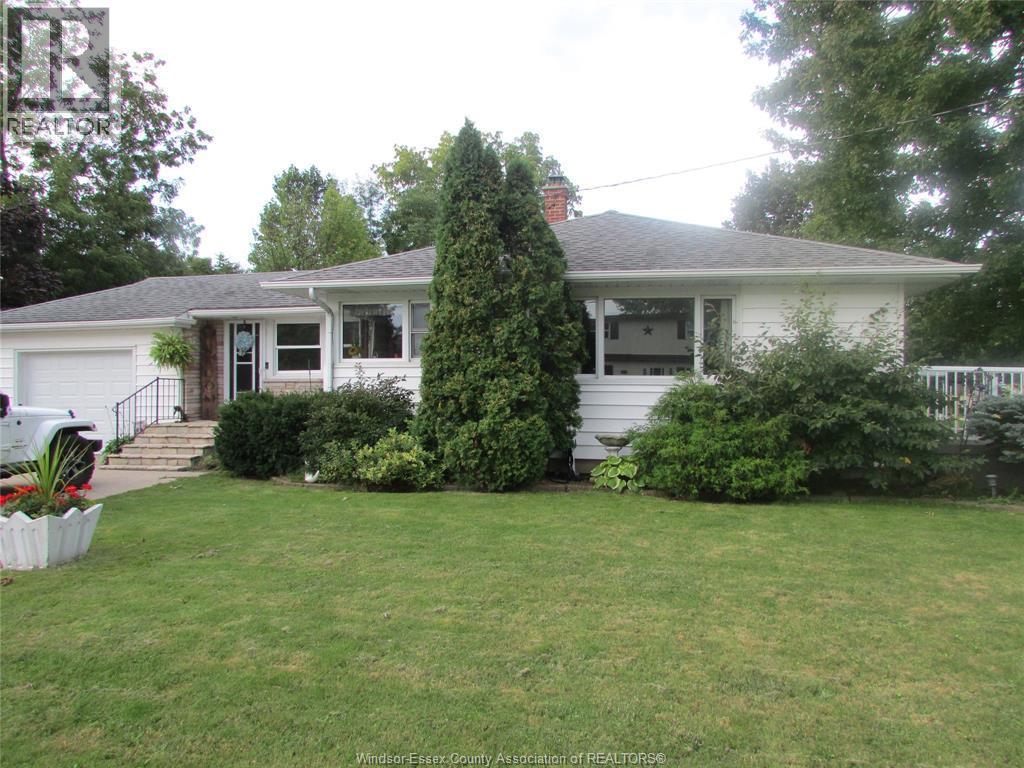 3-bedroom Single Family at 127 Baird Ave, Wheatley — primary photograph
