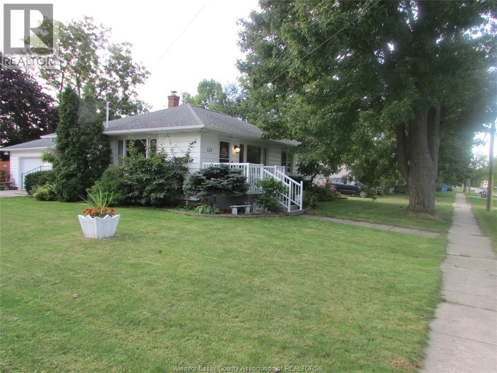 3-bedroom Single Family at 127 Baird Ave, Wheatley — photograph 3