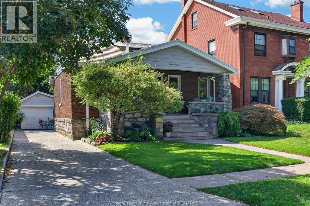 2-bedroom Single Family at 1151 Kildare, Windsor — photograph 2