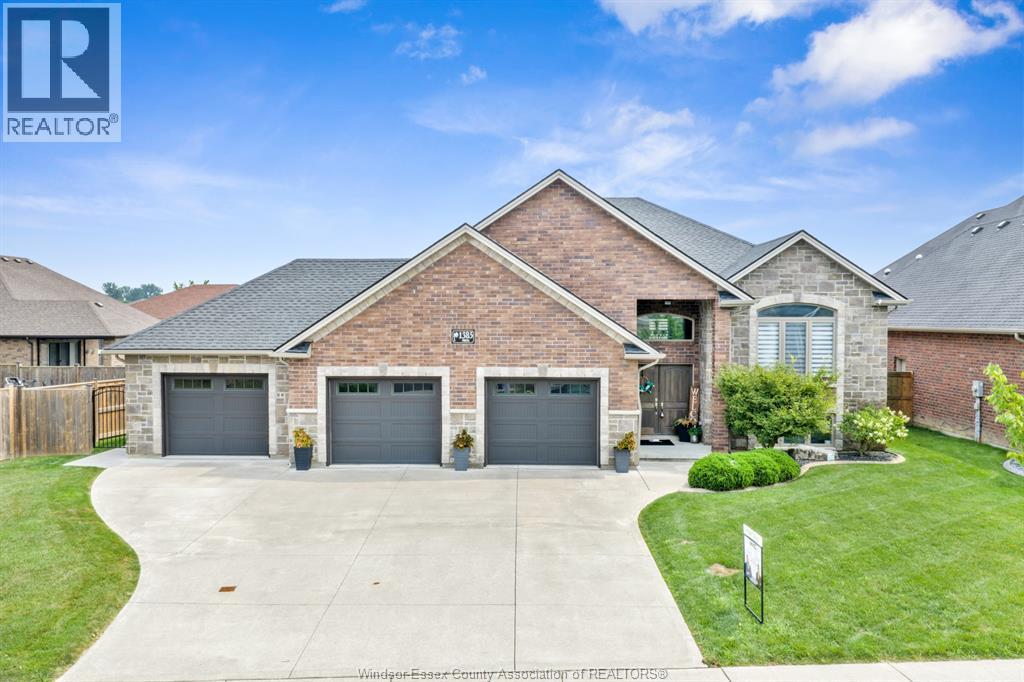 5-bedroom Single Family at 1385 Pascal Avenue, Lakeshore — primary photograph