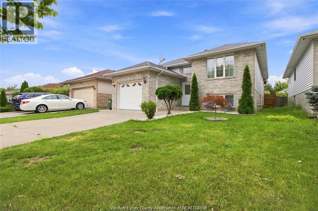 4-bedroom Single Family at 2424 Timbercrest Avenue, Windsor — primary photograph