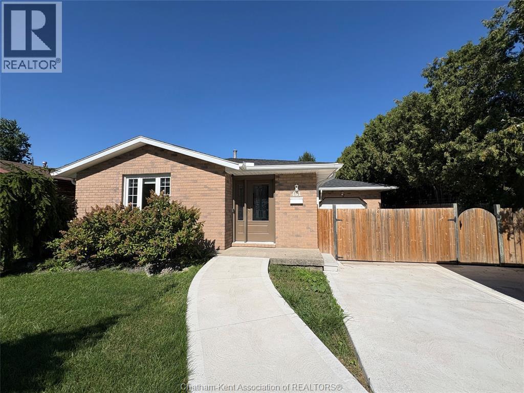 Single Family — 461 McNaughton Avenue, Chatham, Ontario