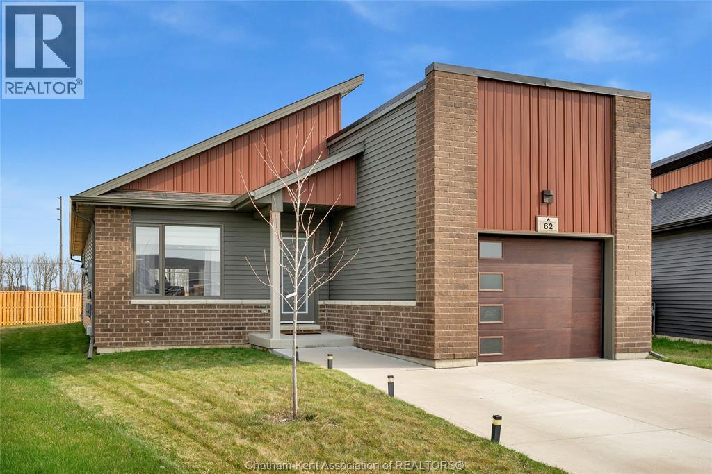 4-bedroom Single Family at 62 Moonstone Crescent, Chatham — primary photograph