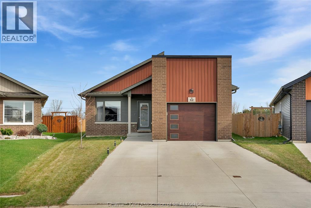 4-bedroom Single Family at 62 Moonstone Crescent, Chatham — photograph 2