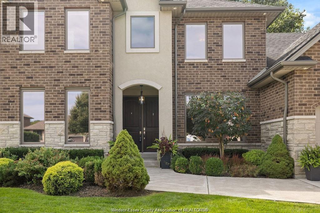 5-bedroom Single Family at 580 Herdman, LaSalle — photograph 3