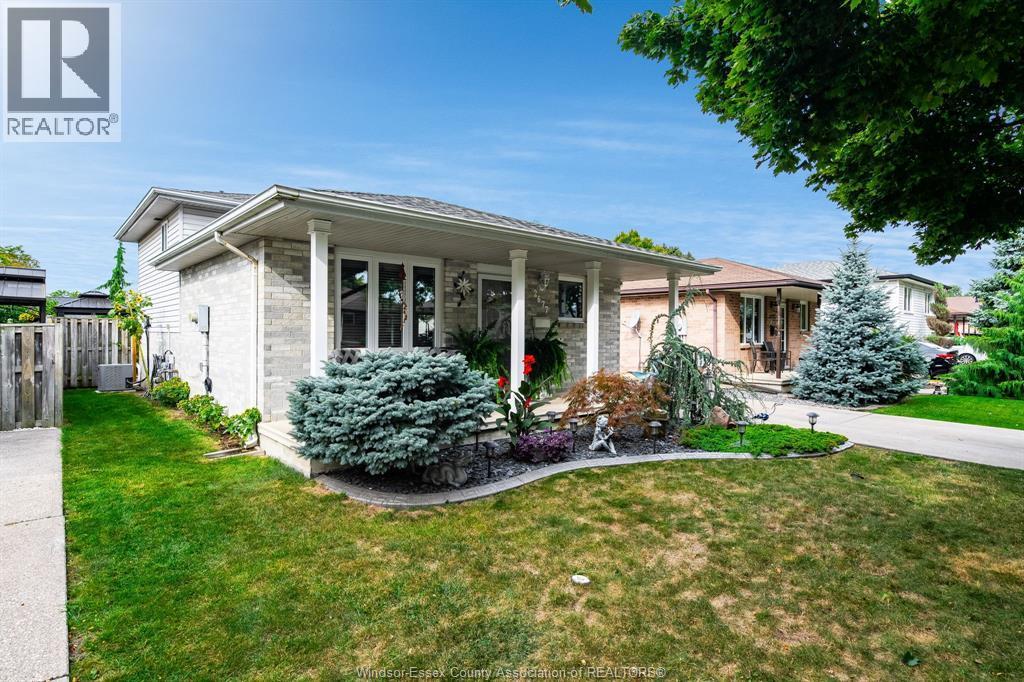 Single Family — 2677 Robert Road, Windsor, Ontario