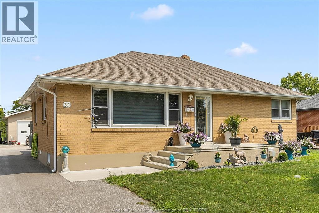 3-bedroom Single Family at 35 Victoria Street #LOWER, Amherstburg — photograph 2