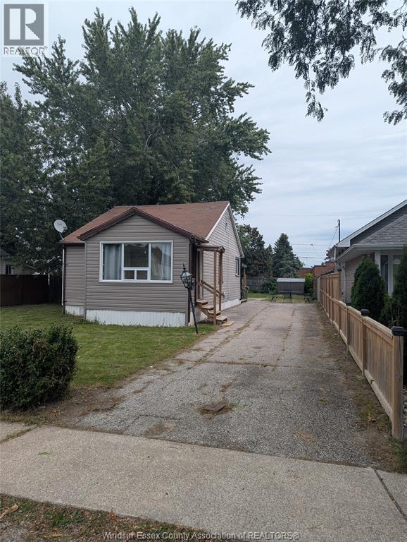 2-bedroom Single Family at 1018 Ford Boulevard, Windsor — primary photograph