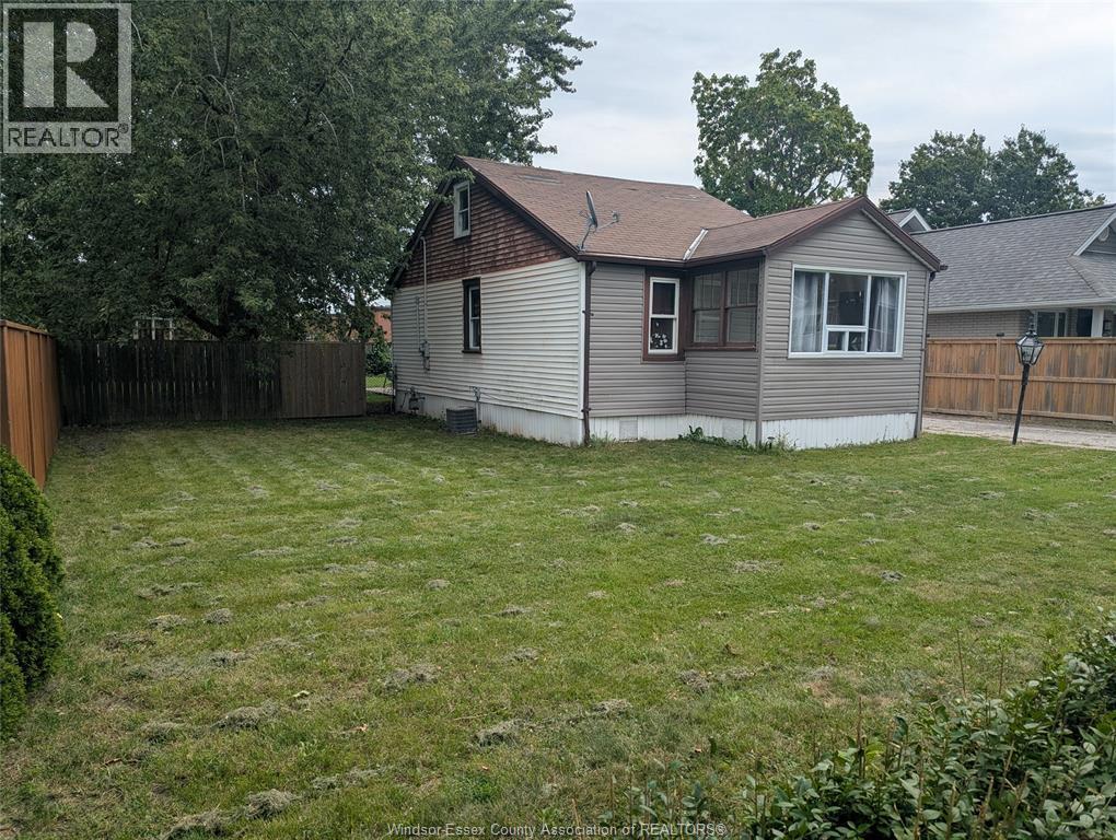 2-bedroom Single Family at 1018 Ford Boulevard, Windsor — photograph 2