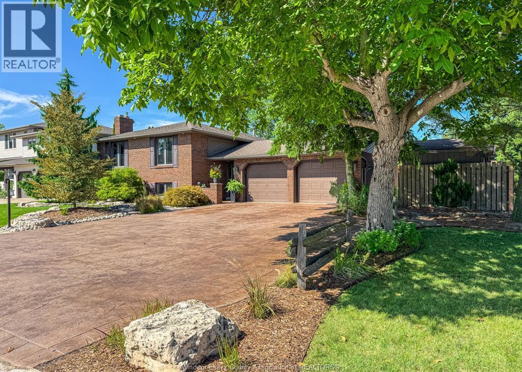 4-bedroom Single Family at 284 Beneteau, River Canard — photograph 2