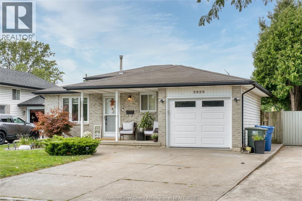 3-bedroom Single Family at 2920 Robillard Crescent, Windsor — photograph 3