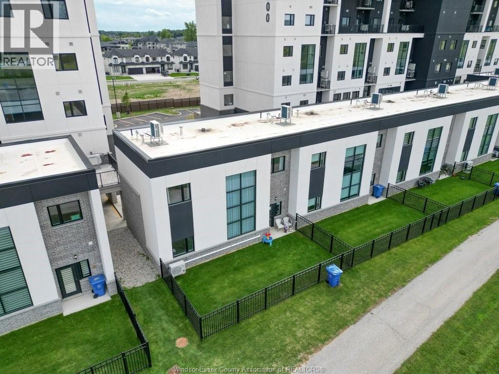 3-bedroom Single Family at 4300 Laurier Parkway #215, LaSalle — photograph 2