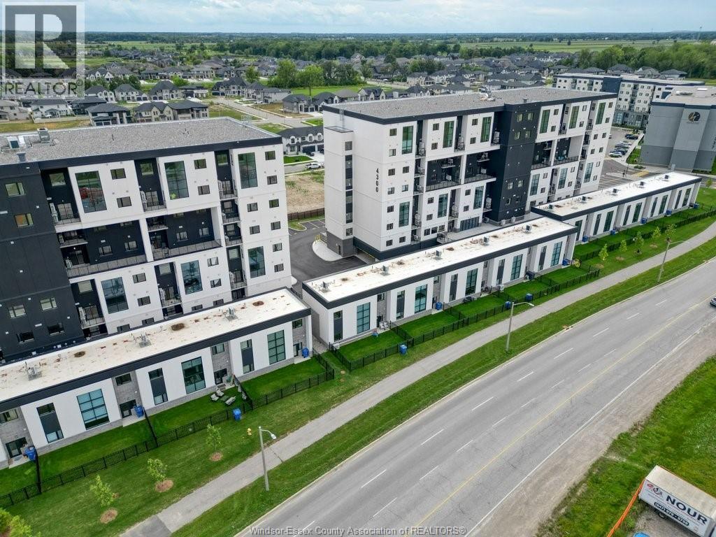3-bedroom Single Family at 4300 Laurier Parkway #215, LaSalle — photograph 3