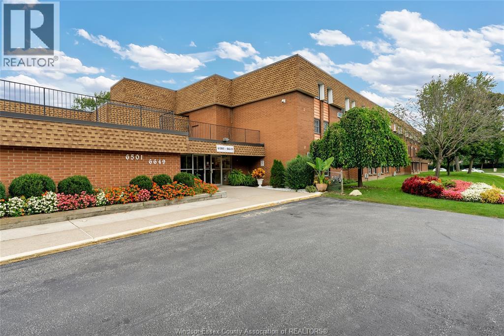 Single Family — 6639 Thornberry, Windsor, Ontario