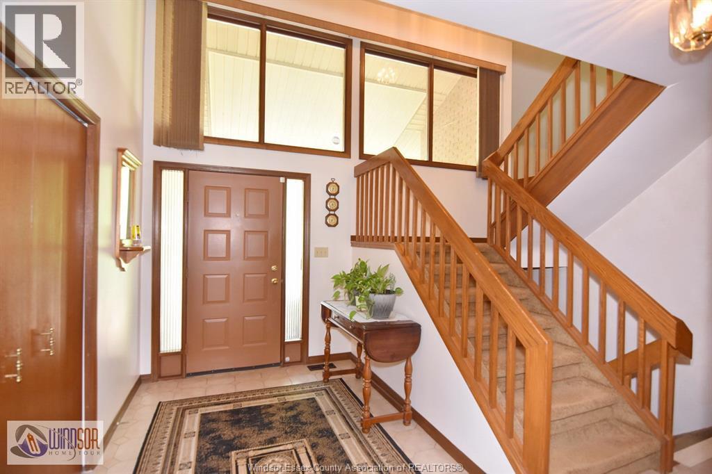 4-bedroom Single Family at 3915 Villa Borghese Drive, Windsor — photograph 2
