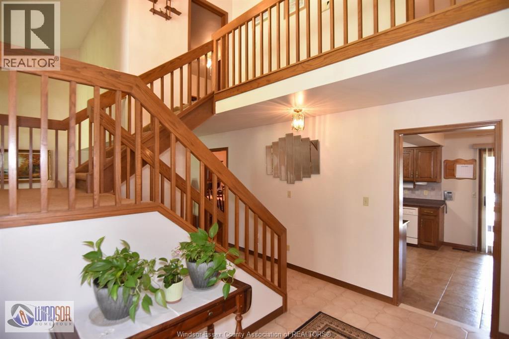 4-bedroom Single Family at 3915 Villa Borghese Drive, Windsor — photograph 3