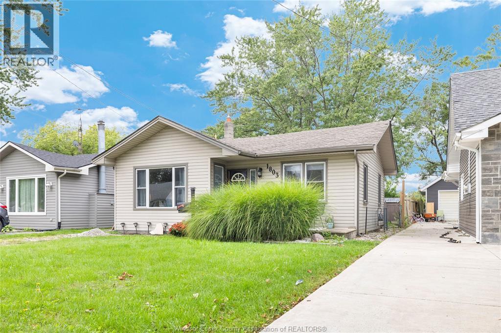3-bedroom Single Family at 1803 Ferndale Road, Windsor — photograph 3