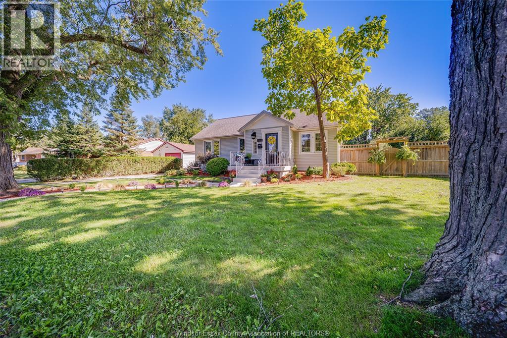 4-bedroom Single Family at 2484 Westminster Boulevard, Windsor — photograph 3