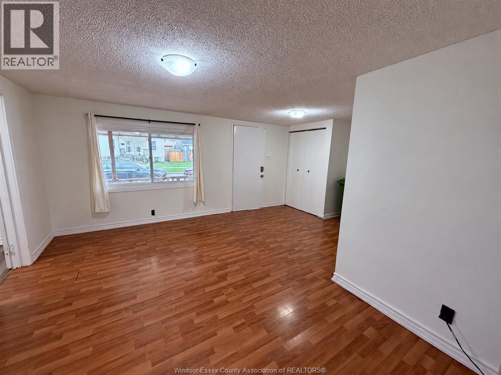 3-bedroom Single Family at 3553 King Street, Windsor — photograph 2