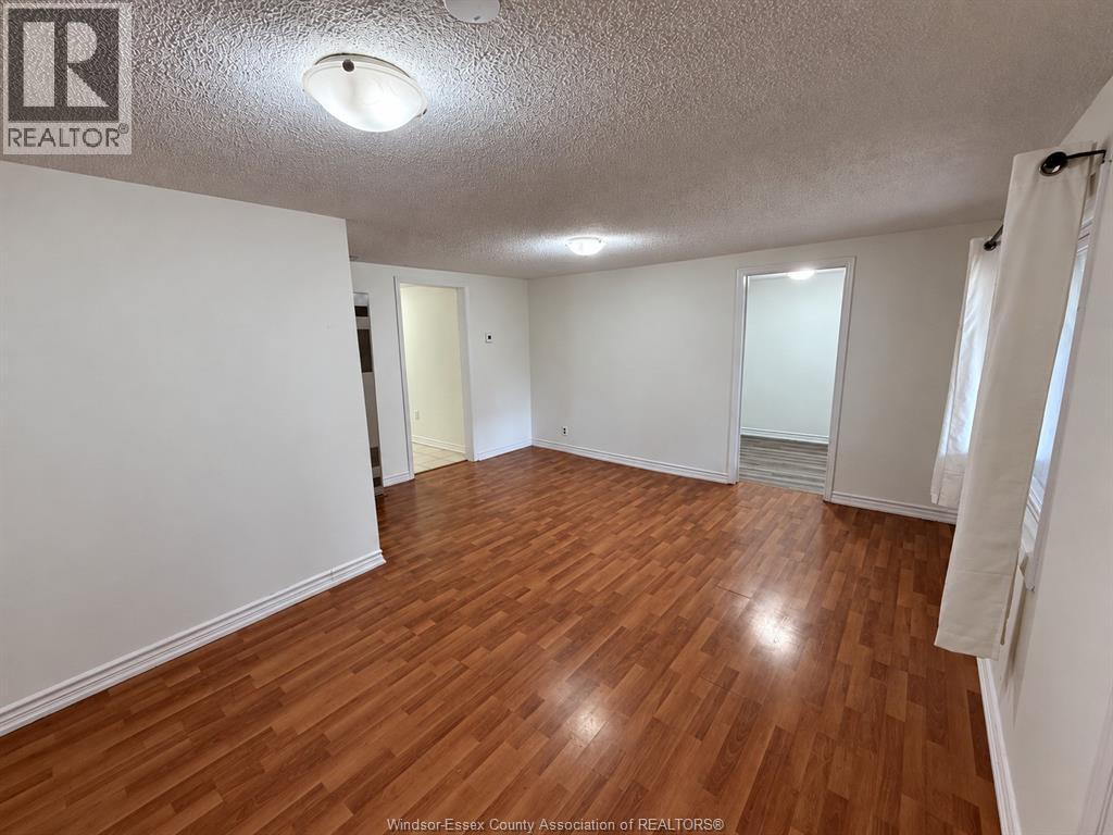 3-bedroom Single Family at 3553 King Street, Windsor — photograph 3