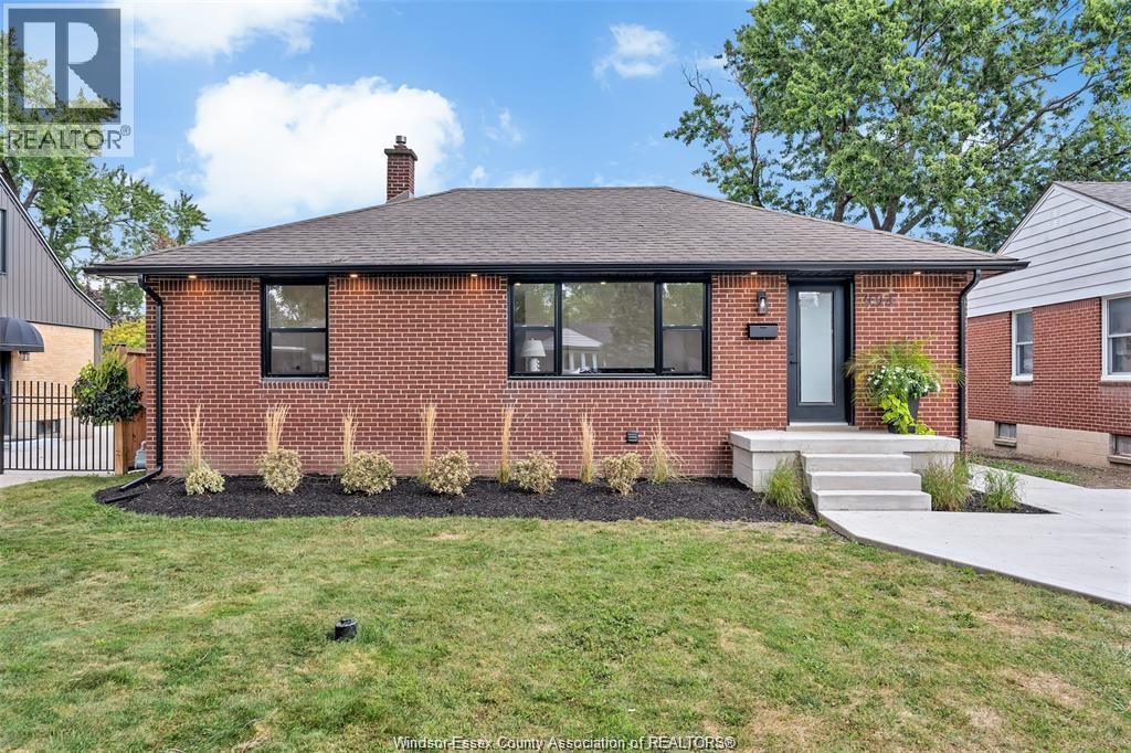 3-bedroom Single Family at 994 Isabelle, Windsor — photograph 3