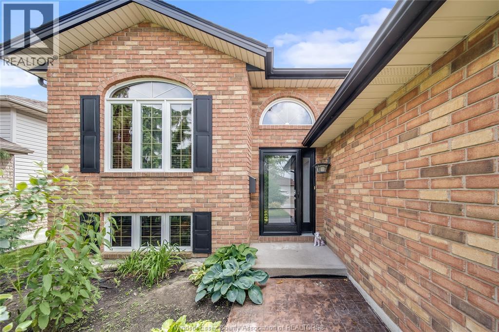 3-bedroom Single Family at 647 Alpenrose Court, Windsor — photograph 2