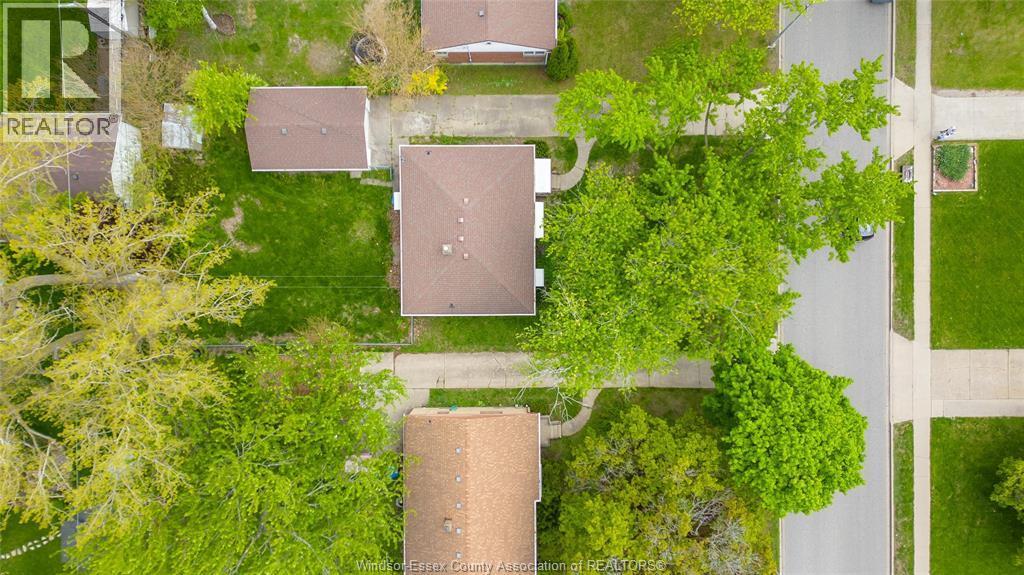 4-bedroom Single Family at 3264 Dominion Boulevard, Windsor — photograph 2