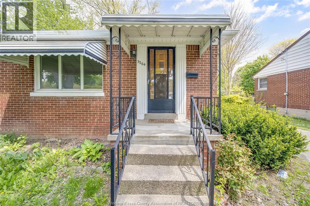 4-bedroom Single Family at 3264 Dominion Boulevard, Windsor — photograph 3