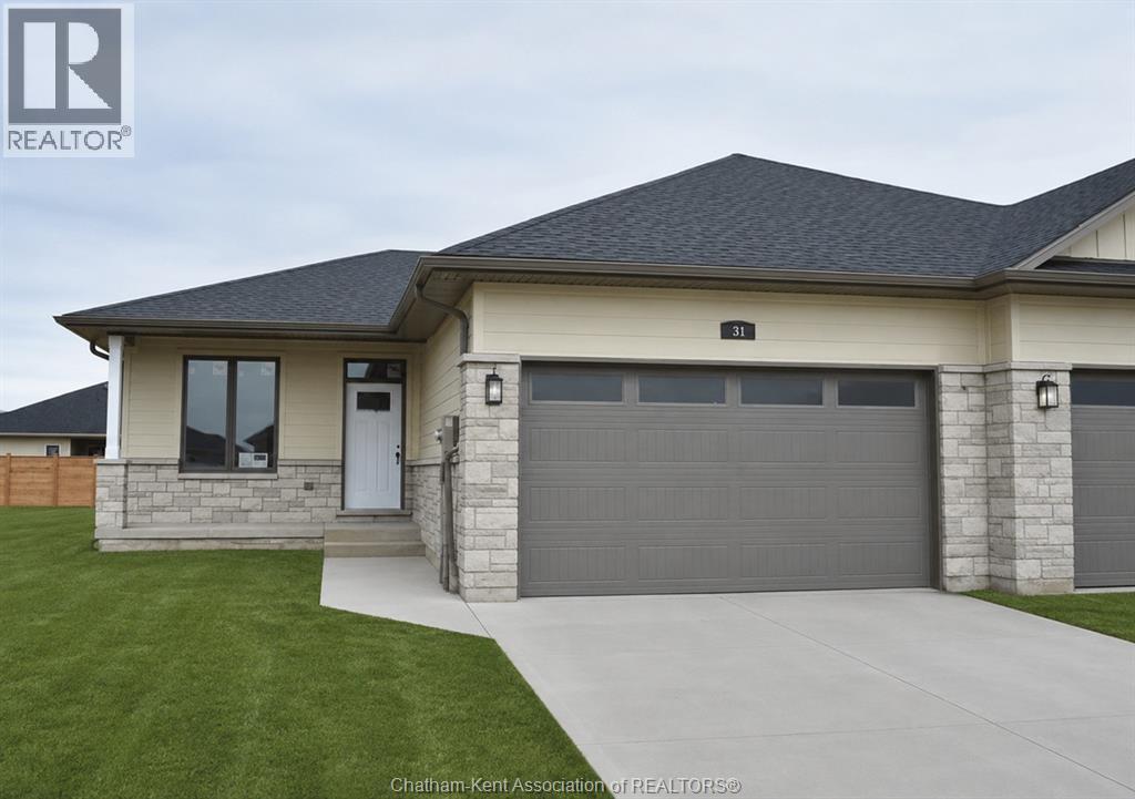 Single Family — 33 Duskridge Road, Chatham, Ontario