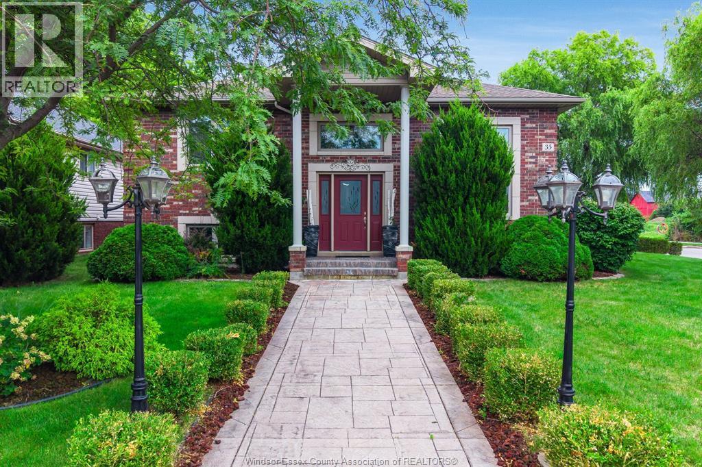 3-bedroom Single Family at 35 Normandy Avenue, Kingsville — primary photograph