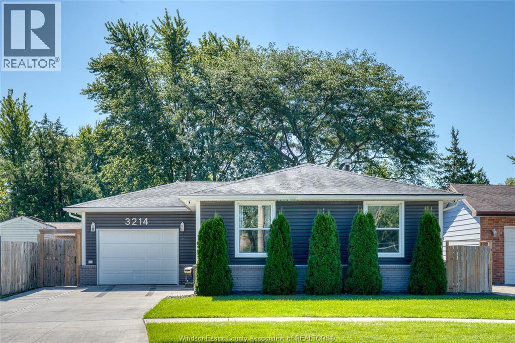 4-bedroom Single Family at 3214 Forest Glade Drive, Windsor — photograph 2