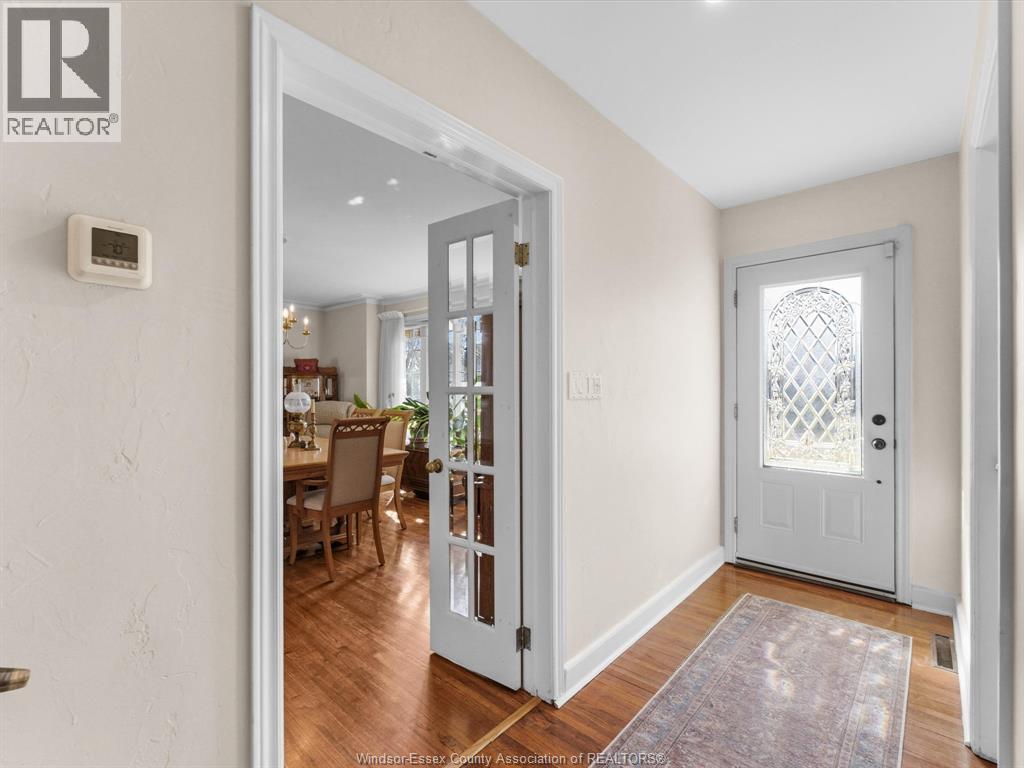 4-bedroom Single Family at 264 Patrice Drive, Windsor — photograph 2