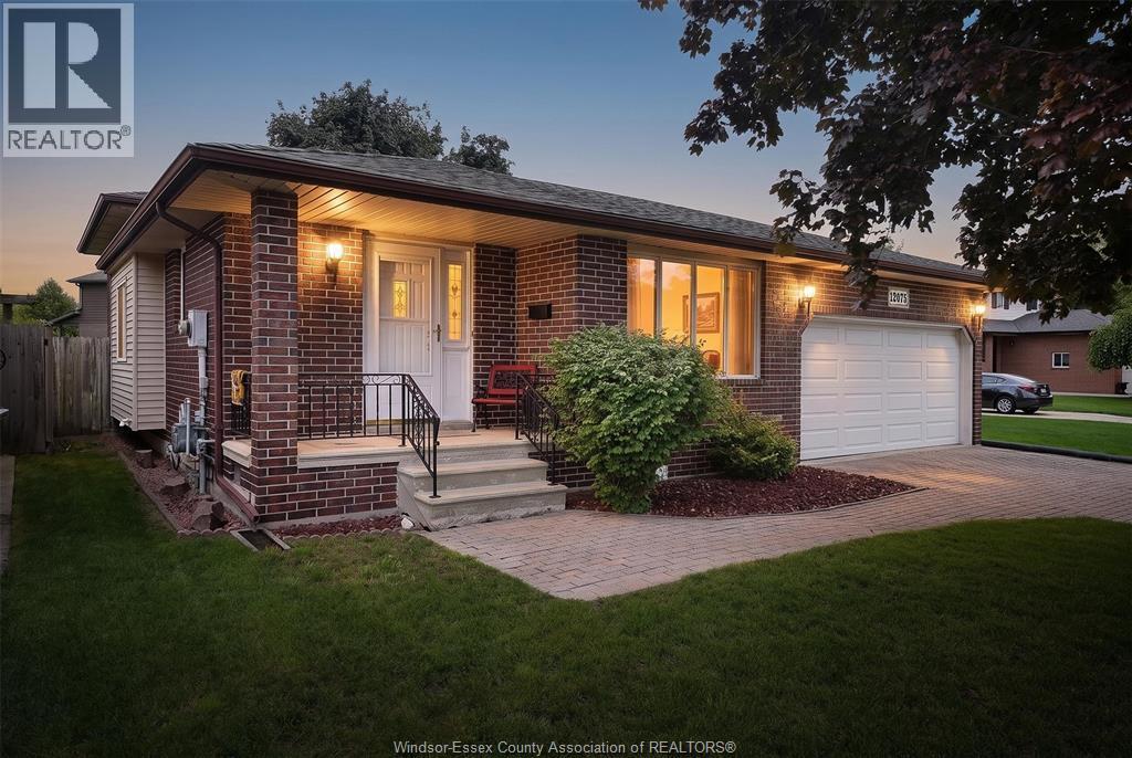 3-bedroom Single Family at 12075 St. Thomas Crescent, Tecumseh — primary photograph