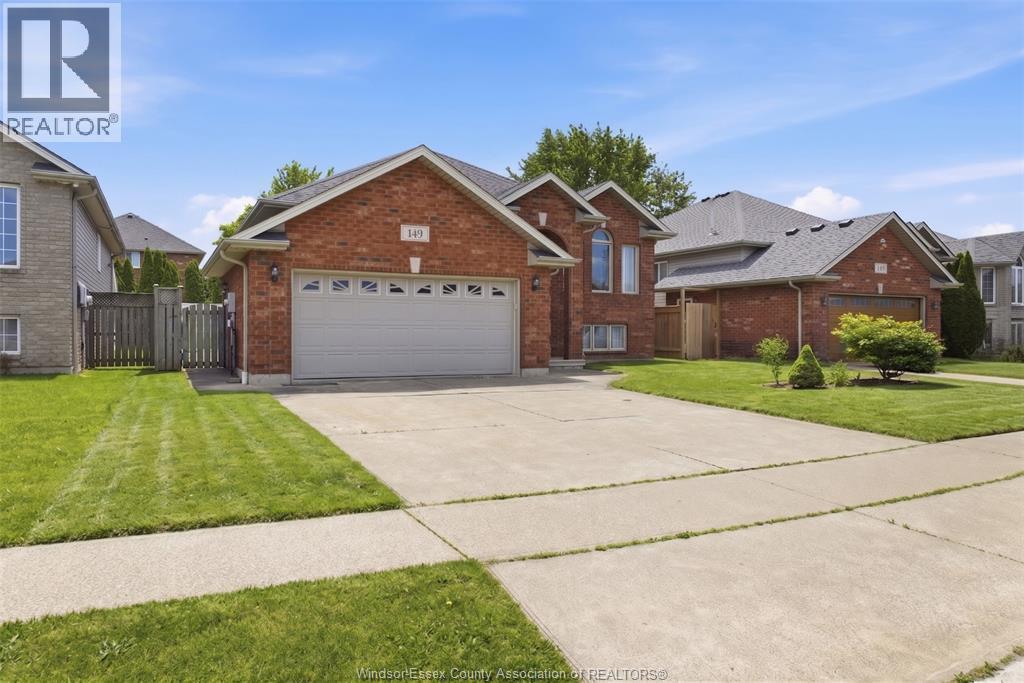 4-bedroom Single Family at 149 Amy Croft Drive, Lakeshore — photograph 2